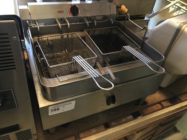 Countertop Electric Deep Fryer, Includes Two Baskets, Tested & Working!