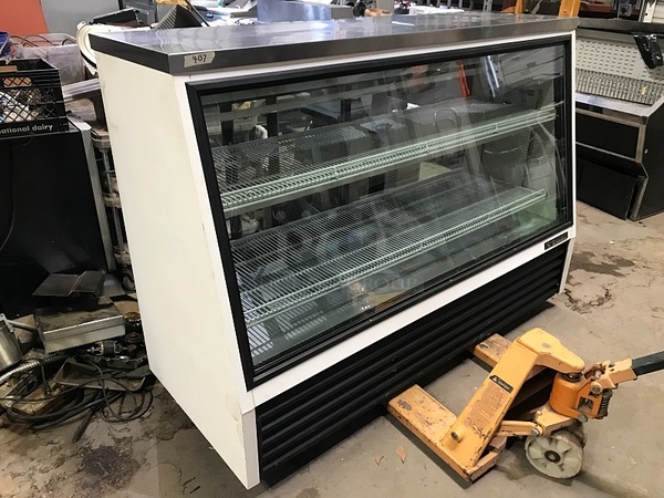 True TSID-72-3 6' Refrigerated Deli Case w/ Flat Glass Front & Sliding Rear Doors, 115v 1ph, Tested & Working!
