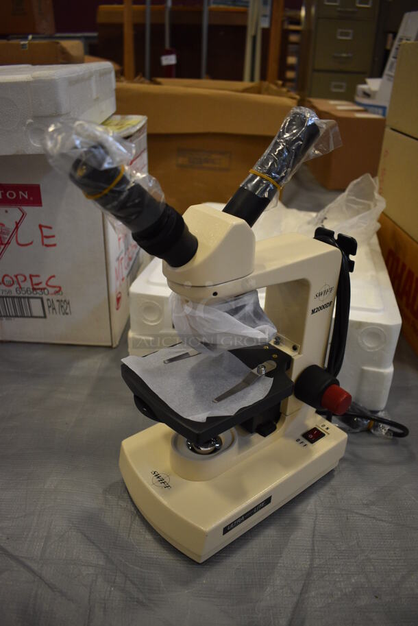 Swift Model M2000DF Metal Countertop Microscope. 5x9x15