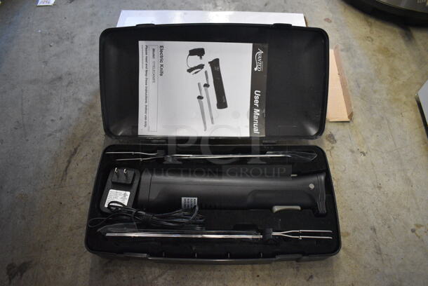 LIKE NEW! Avantco 177ELECKNIFE Cordless Rechargeable Lithium Ion Electric Knife Set with Storage Case. Tested and Working!