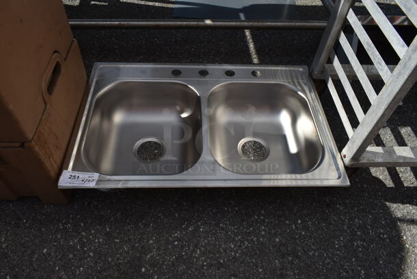 Elkay Stainless Steel 2 Bay Drop In Sink. 