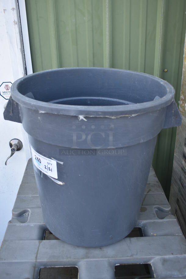 Gray Poly Trash Can. 18x15x17