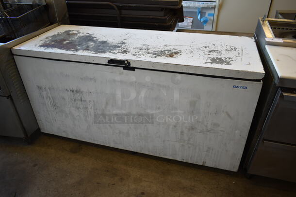 Ojeda NCF-68 Metal Chest Freezer w/ Hinge Lid. 120 Volts, 1 Phase. Tested and Working!