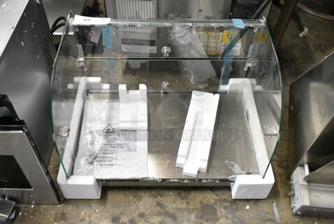 KoolMore DC-2C Metal Countertop Dry Display Case Merchandiser. See Pictures for Cracks in Glass. 