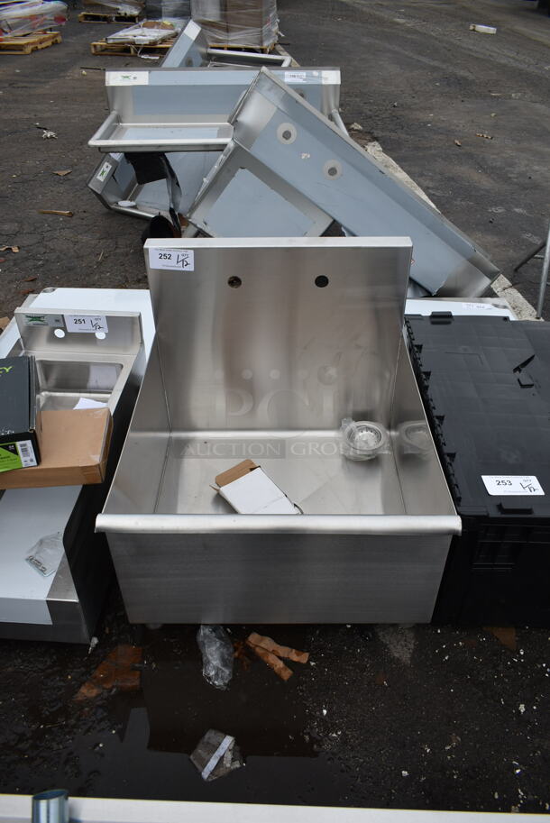BRAND NEW SCRATCH AND DENT! Stainless Steel Commercial Single Bay Sink. No Legs. 