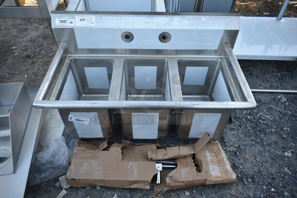 BRAND NEW SCRATCH AND DENT! Regency 600S31014 Stainless Steel Commercial 3 Bay Sink. Bays 10x14. 