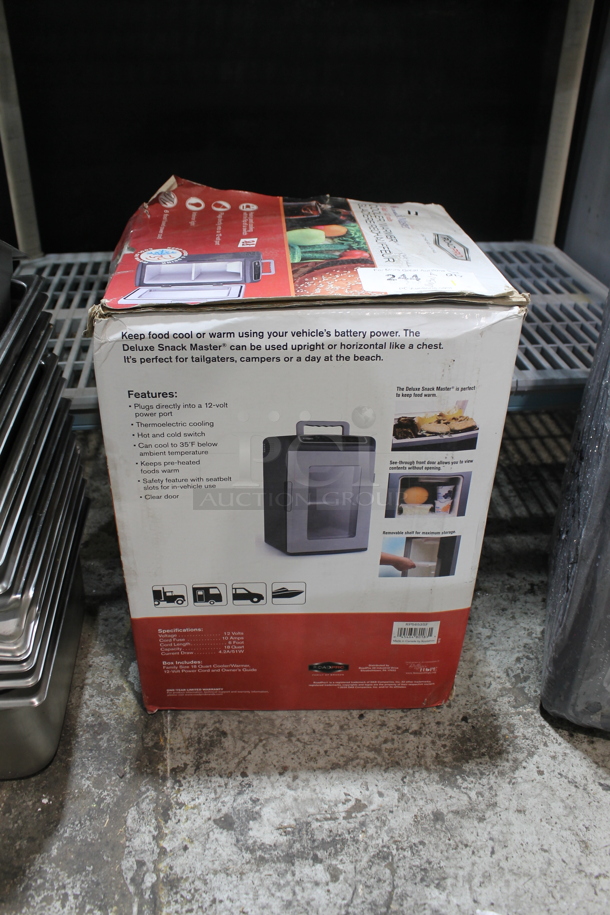 BRAND NEW IN BOX! RoadPro RP5653SF Snack Master 12 V Thermoelectric Cooler / Warmer Merchandiser.