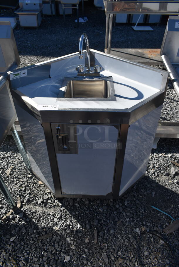 BRAND NEW SCRATCH AND DENT! Regency  600TSSC2424C Stainless Steel Commercial Single Bay Sink.