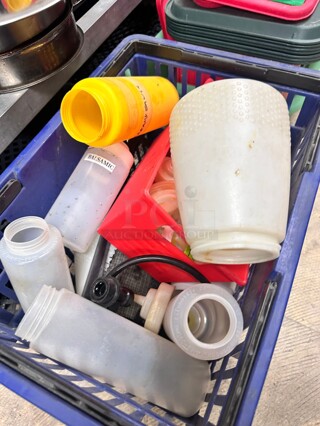 One Lot Of Assorted Kitchen Containers