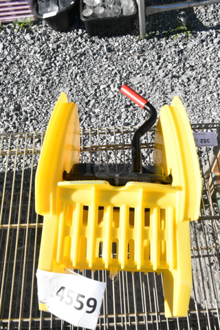 BRAND NEW SCRATCH AND DENT! Rubbermaid Yellow Poly Mop Bucket Wringing Attachment