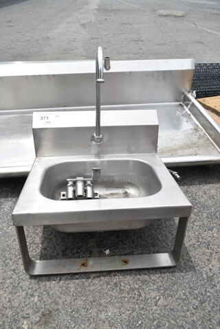 Stainless Steel Commercial Single Bay Sink w/ Faucet. 