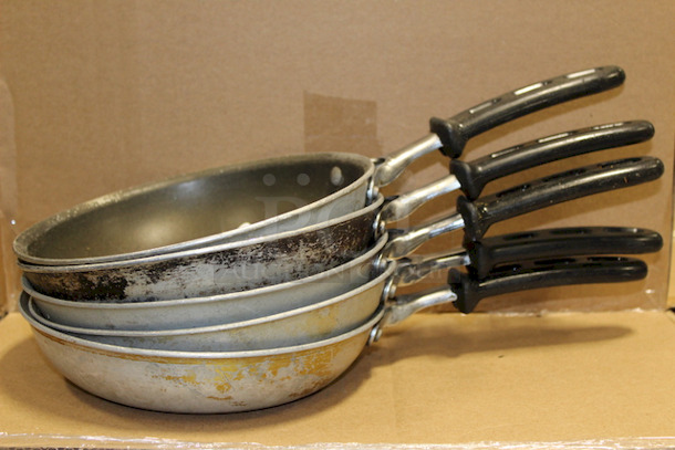 AMAZING! Vollrath 67807 7" Non-Stick Aluminum Frying Pan w/ Vented Silicone Handle. 5x Your Bid