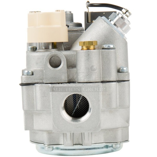 BRAND NEW SCRATCH AND DENT! Robertshaw Industries 700-506 7000BMVR Natural Gas Millivolt Gas Valve; 3/4" Gas In / Out