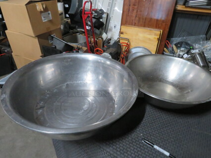 Assorted Size Stainless Steel Bowl. 2XBID. 22.5 & 19.