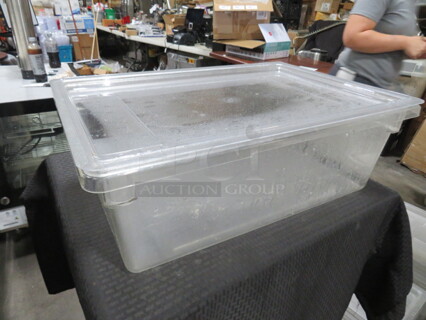 One 13 Gallon Food Storage Container With Lid. 