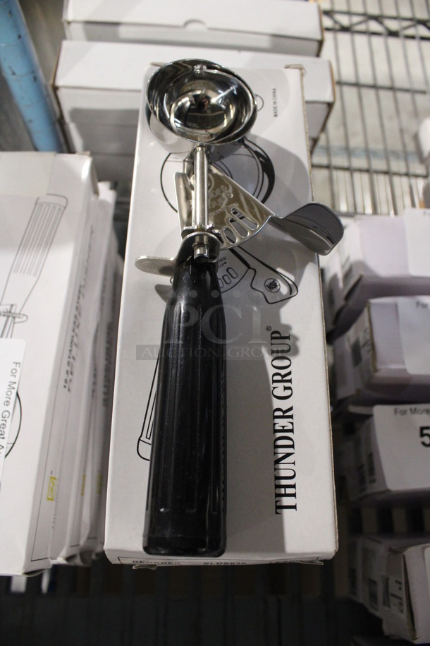 7 BRAND NEW IN BOX! Thunder Group Metal Deluxe Disher Scoopers w/ Black Handle. 8". 7 Times Your Bid!
