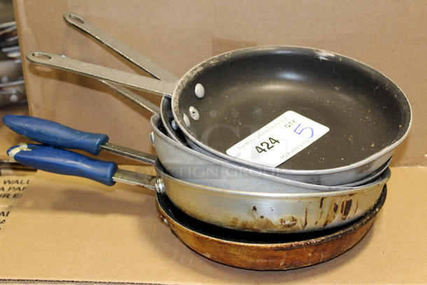 AWESOME VALUE! Browne 5813828 8" Non-Stick Aluminum Frying Pan w/ Solid Silicone Handle. 5x your Bid
