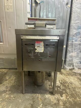 Winston LP46 Collectramatic Pressure Fryer Electric 4 head 64lb. Capacity
