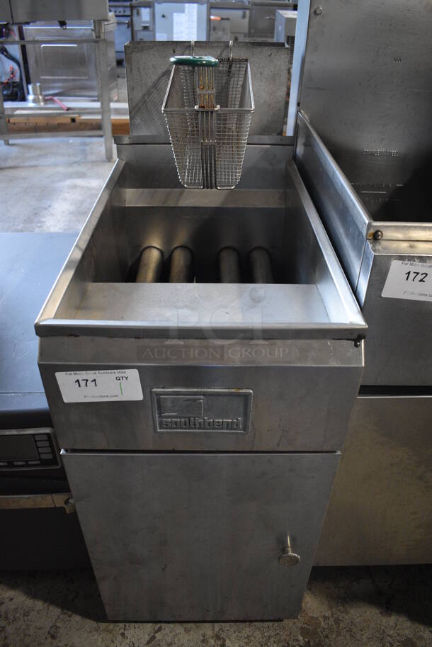 Southbend Stainless Steel Commercial Natural Gas Powered Deep Fat Fryer w/ Metal Fry Basket. 15.5x30x40