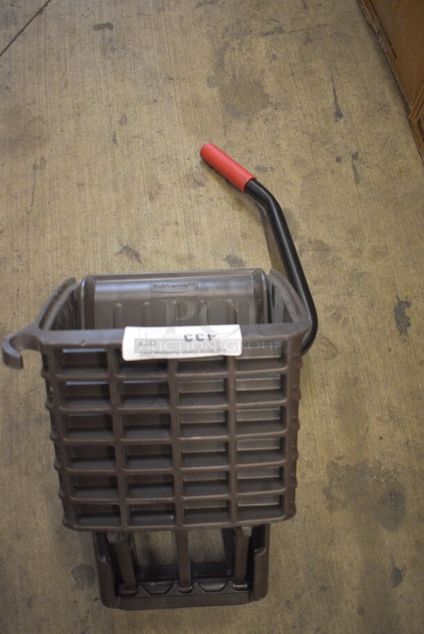 BRAND NEW! Rubbermaid Brown Poly Wringing Attachment for Mop Bucket. 12x12x27