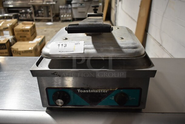 Toastmaster A710SA74 Stainless Steel Commercial Countertop Panini Press. 120 Volts, 1 Phase. Tested and Working!
