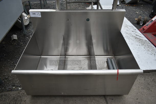BRAND NEW SCRATCH AND DENT! Stainless Steel Commercial 3 Bay Sink. Comes w/ 2 Legs.
