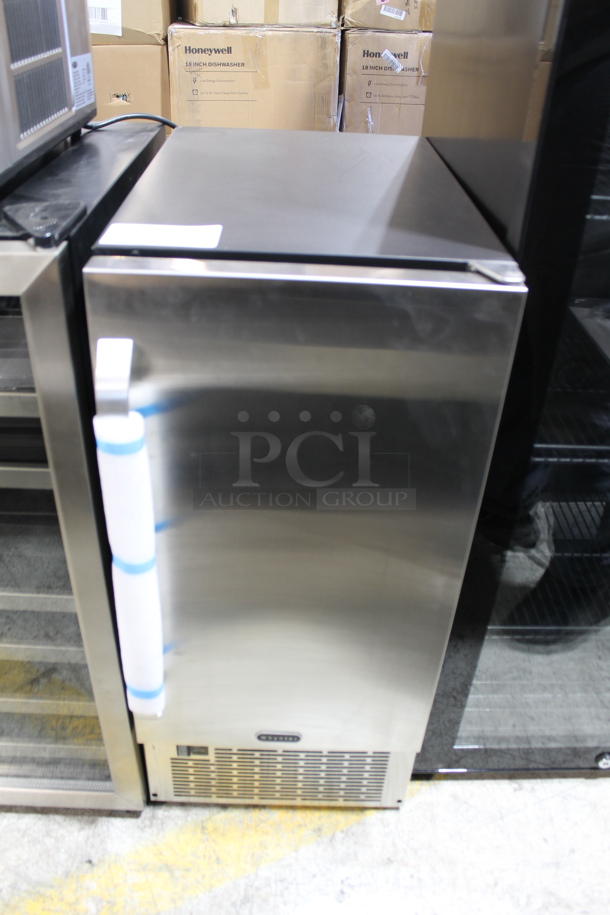 BRAND NEW SCRATCH AND DENT! Whynter UIM-502SS Built-In / Freestanding 15" Ice Maker Machine Stainless Steel 25lb. 115 Volt, 1 Phase. Tested and Working!