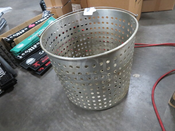One Aluminum Steamer Basket. 17X15