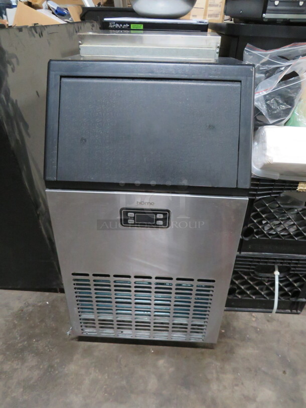 One Home Commercial Under Counter Ice Maker. Model# HME030293N. 115 Volt. Working When Removed. 17.5X16X32
