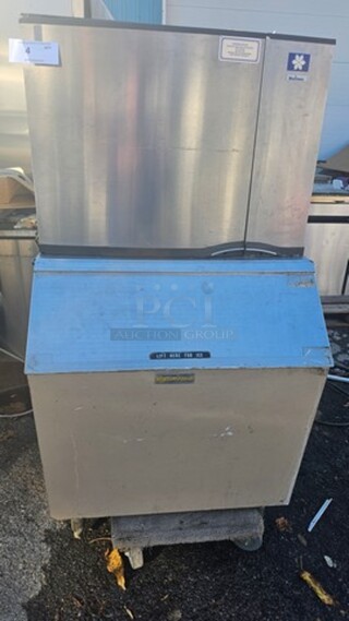 Manitowoc Ice Machine (Model SD0452A) w/ Bin (Model C-400). Good Working Condition!