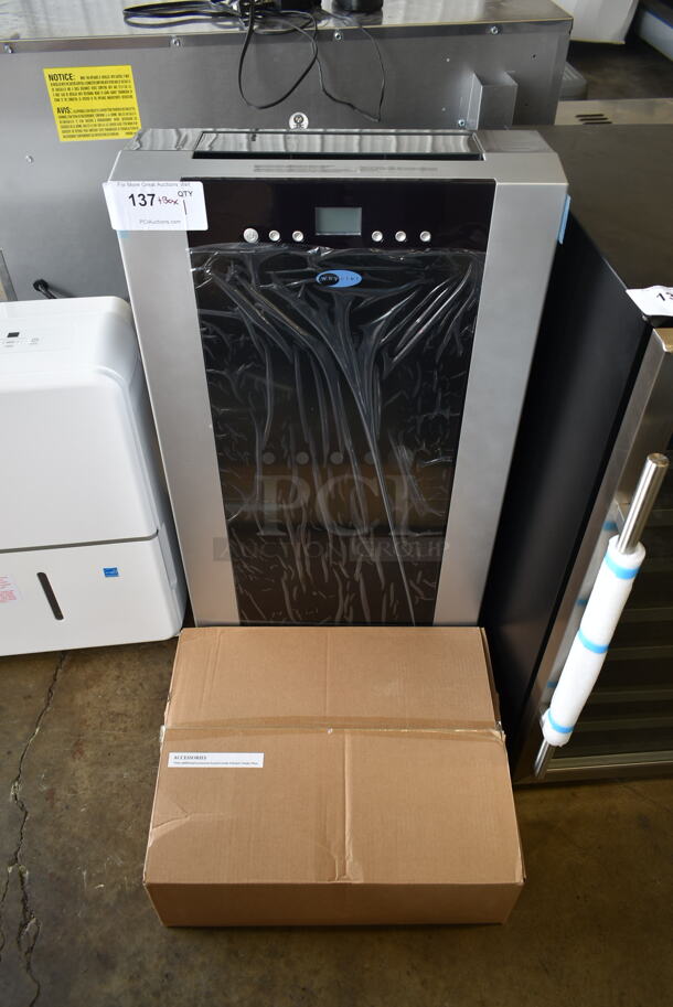 BRAND NEW SCRATCH AND DENT! Whynter ARC-14SH Portable Air Conditioner w/ Dehumidifier, Heat and Original Accessories. 14,000 BTU. 115 Volts, 1 Phase. Tested and Working!