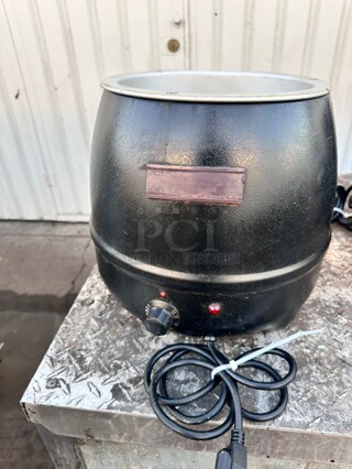 Avantco S30 11 Qt. Black Soup Kettle Warmer - 120V, 400W Tested and Working