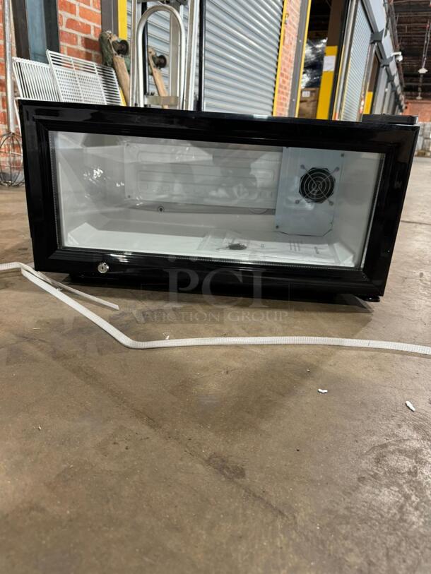 BRAND NEW IN BOX! GCT-6 Metal Commercial Mini Display Cooler Merchandiser. Working And Removed! - Item #1128154