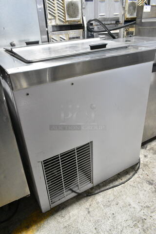 Master-Bilt DC-4D Metal Commercial Chest Freezer w/ Center Hinge Lid. 208-230 Volts, 1 Phase. 