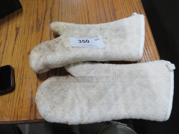 One Lot Of 2 Oven Mitts. - Item #1126882