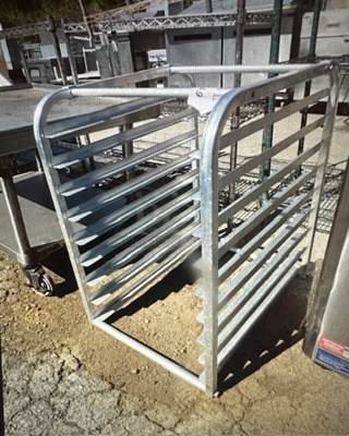 One Regency Aluminum Speed Rack. 20.5X26X29