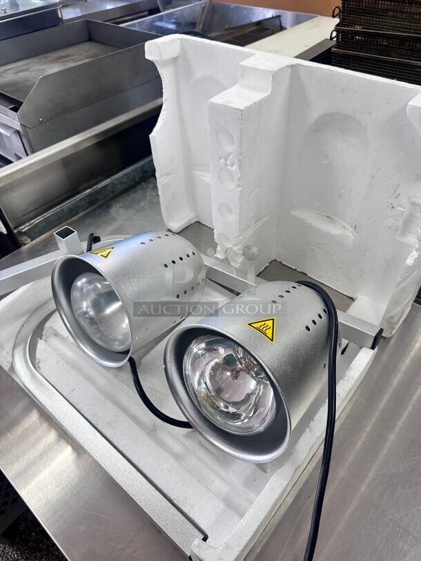 New Avantco W62 Silver 2 Bulb Free Standing Heat Lamp / Food Warmer with Bulbs - 120V, 500W Working