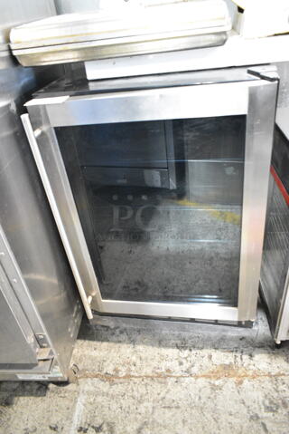 Magic Chef MCBC58DST Metal Mini Cooler Merchandiser. 115 Volts, 1 Phase. 