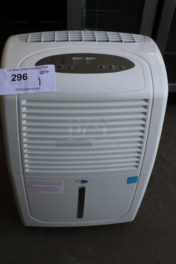 BRAND NEW SCRATCH AND DENT! Whynter RPD-302W Energy Star 30 Pint Portable Dehumidifier. 115 Volts, 1 Phase. Tested and Working!