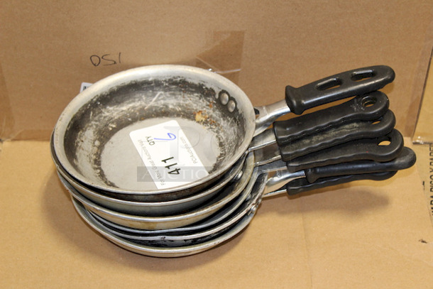Vollrath 67807 7" Non-Stick Aluminum Frying Pan w/ Silicone Handle. 6x Your Bid