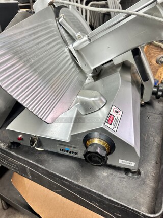 Univex 7512 Value Series 12in .5HP Manual Feed Belt Driven Slicer 115 Volt Tested and Working