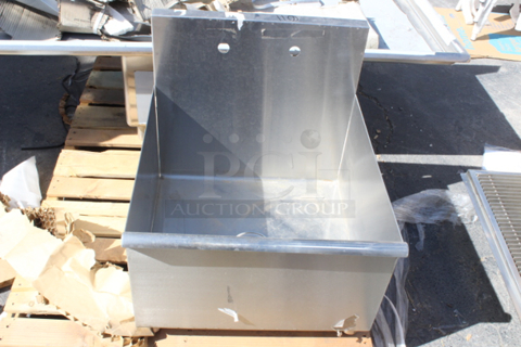 BRAND NEW SCRATCH & DENT! Steelton 522CS124FW 30" 18-Gauge Stainless Steel One Compartment Commercial Sink  - 24" x 24" x 12" Bowl. 30x29-1/2x43-3/4. Sink Component Only. Minor Denting. 