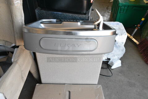 BRAND NEW SCRATCH AND DENT! Elkay Wall Mount Water Fountain w/ Bottle Filler. 