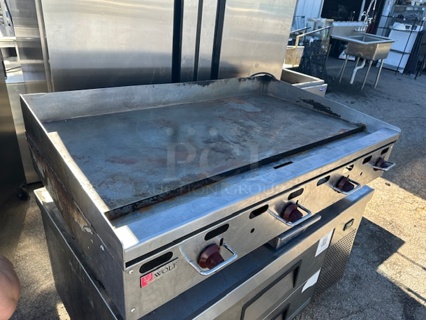 One Wolf Flat Top Natural Gas Griddle. Model# AGM48-101. 48X33X13.5