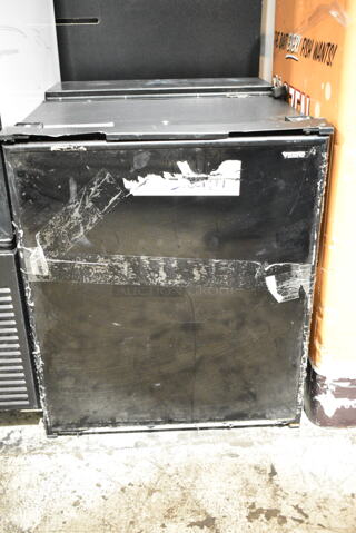 Vitrifrigo VF62 Mini Cooler. 115 Volts, 1 Phase. Cannot Test Due To Plug Style