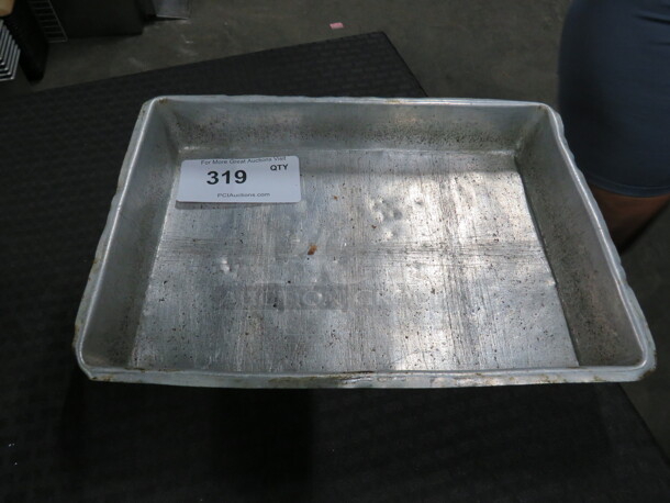 One Lot Of 14 Baking Pans. 13.5X10X2 - Item #1126851