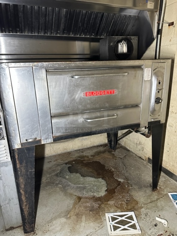 One Blodgett Natural Gas Pizza Deck Oven. 