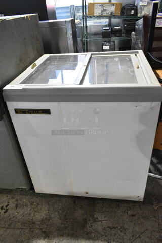 True TFM-29FL Metal Chest Freezer Merchandiser. Right Door Does Not Move. 115 Volts, 1 Phase. Tested and Working!