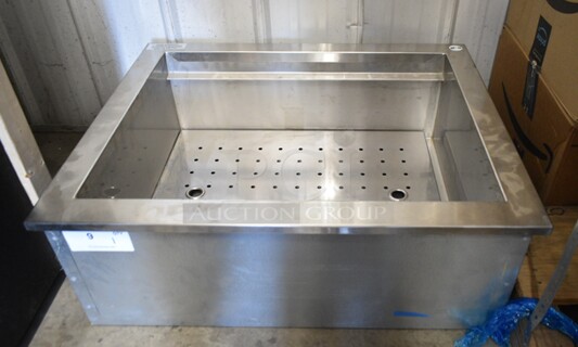 Delfield N8030 Stainless Steel Commercial Ice Bin Drop In. 115 Volts, 1 Phase. 