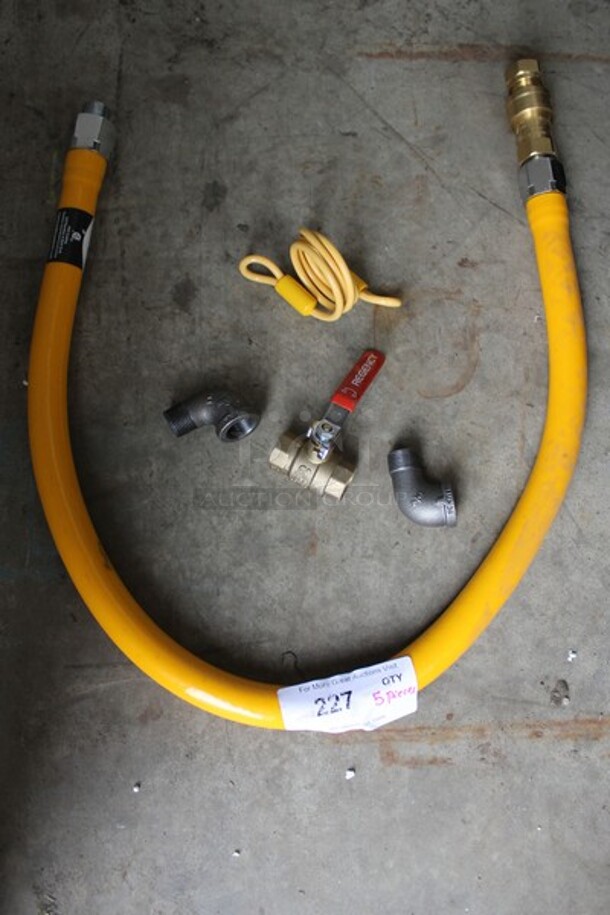 BRAND NEW SCRATCH AND DENT! Regency 600GHM3448 48" Gas Hose w/ Restraining Cable, 2 Pipe Pieces and Connector